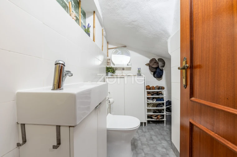 Moradia T5 para Venda em Santo António dos Cavaleiros e Frielas Foto 48