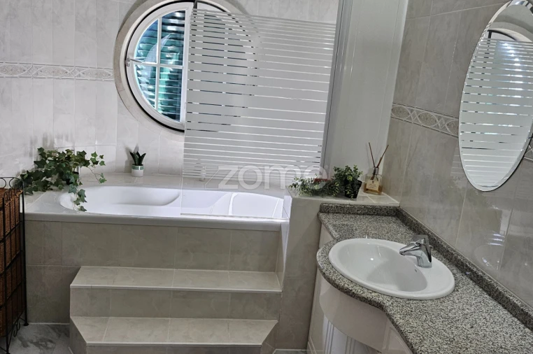 Moradia T5 para Venda em Santo António dos Cavaleiros e Frielas Foto 68