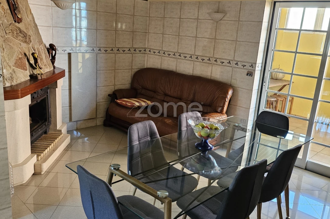 Moradia T5 para Venda em Santo António dos Cavaleiros e Frielas Foto 60