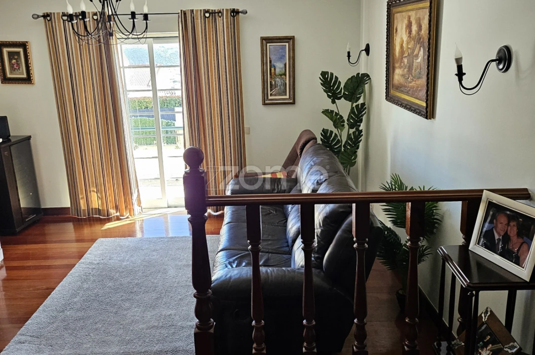 Moradia T5 para Venda em Santo António dos Cavaleiros e Frielas Foto 65