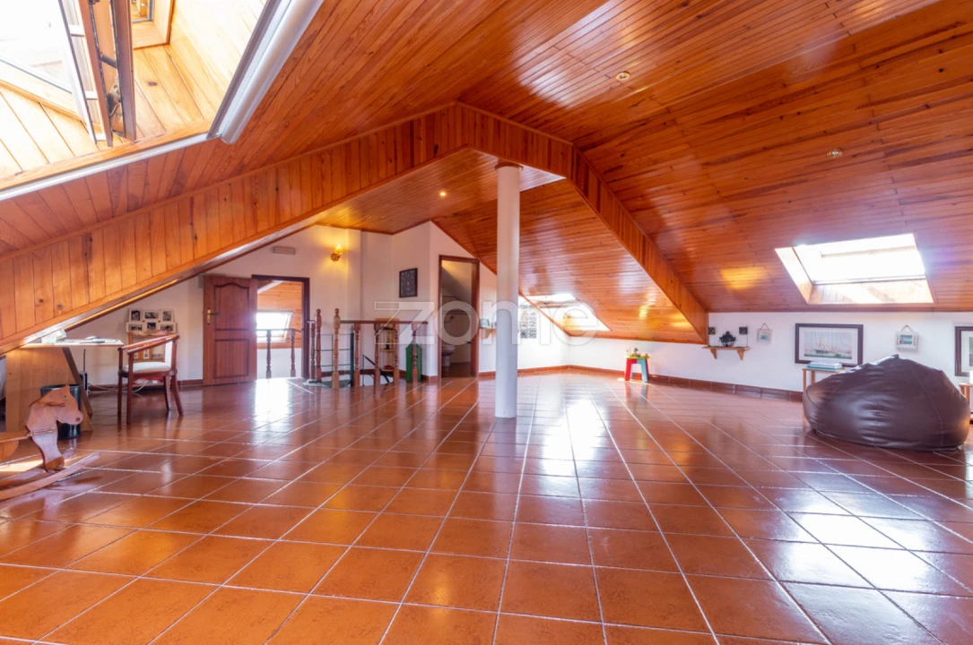 Moradia T5 para Venda em Santo António dos Cavaleiros e Frielas Foto 72