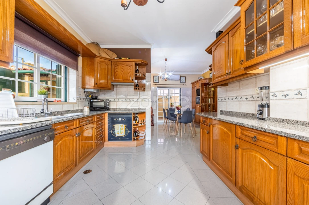 Moradia T5 para Venda em Santo António dos Cavaleiros e Frielas Foto 14