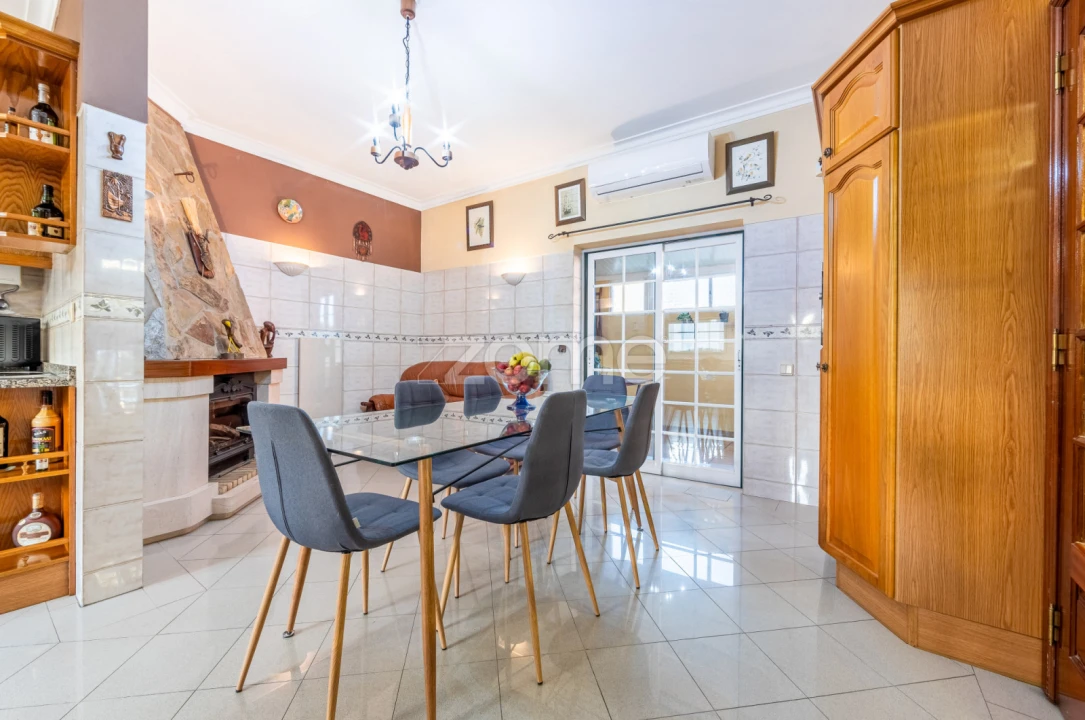 Moradia T5 para Venda em Santo António dos Cavaleiros e Frielas Foto 15