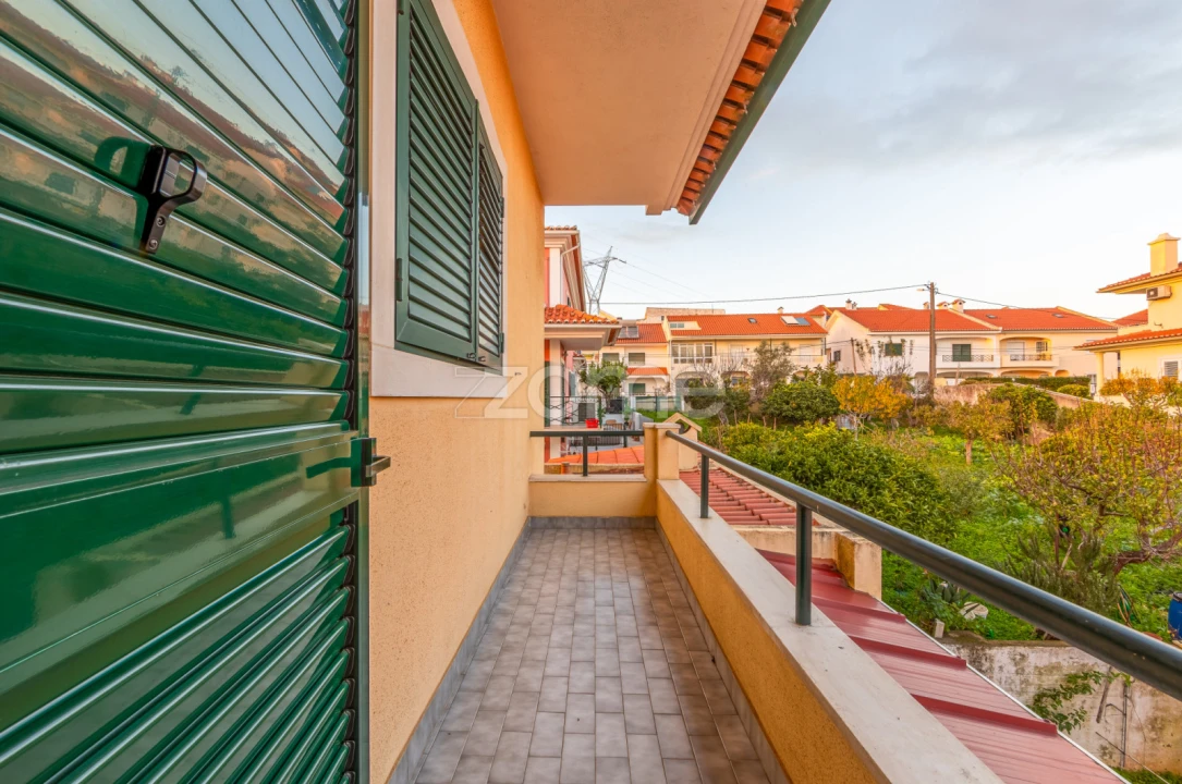 Moradia T5 para Venda em Santo António dos Cavaleiros e Frielas Foto 23