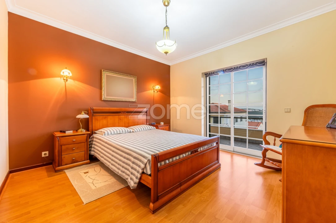 Moradia T5 para Venda em Santo António dos Cavaleiros e Frielas Foto 25