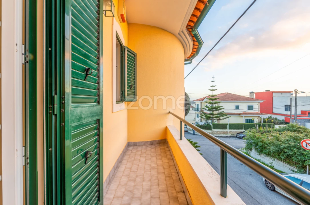 Moradia T5 para Venda em Santo António dos Cavaleiros e Frielas Foto 28