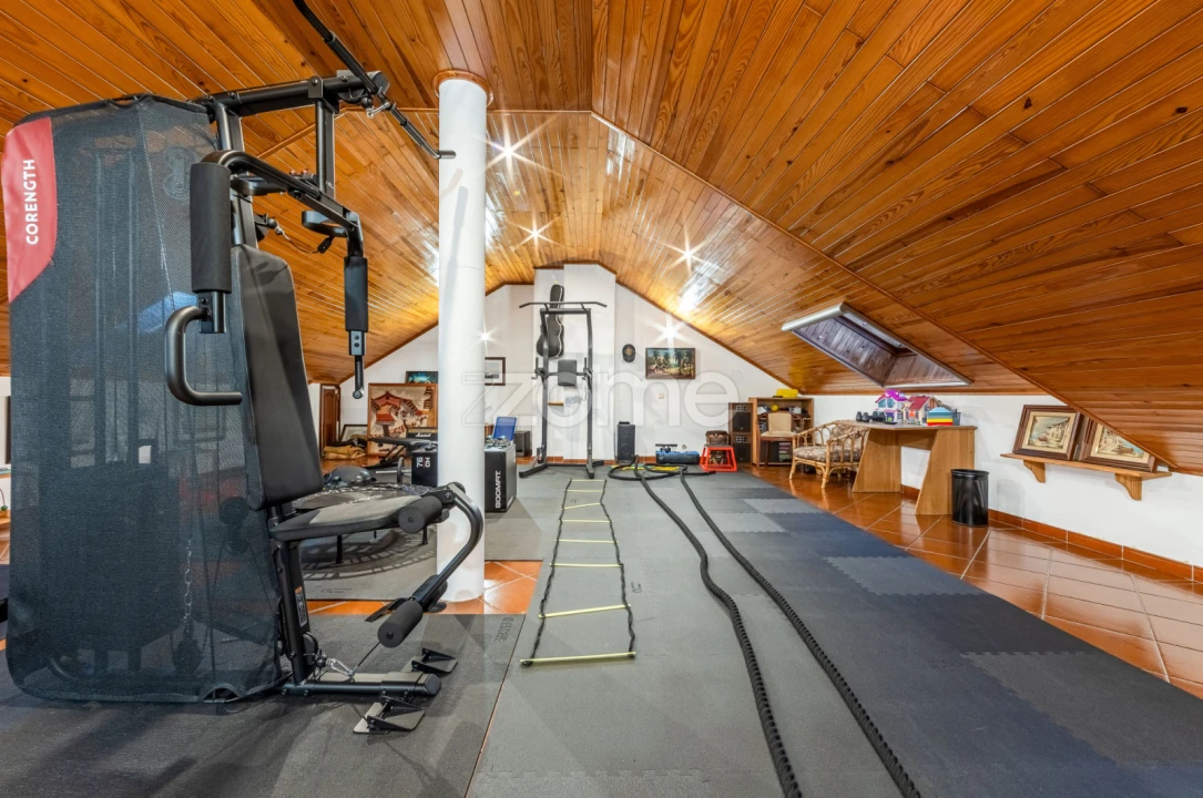 Moradia T5 para Venda em Santo António dos Cavaleiros e Frielas Foto 33