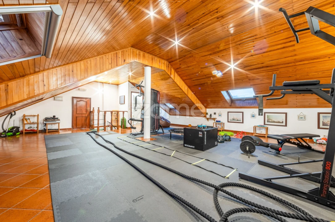 Moradia T5 para Venda em Santo António dos Cavaleiros e Frielas Foto 34