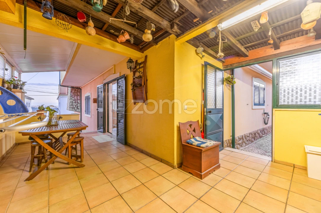 Moradia T5 para Venda em Santo António dos Cavaleiros e Frielas Foto 37