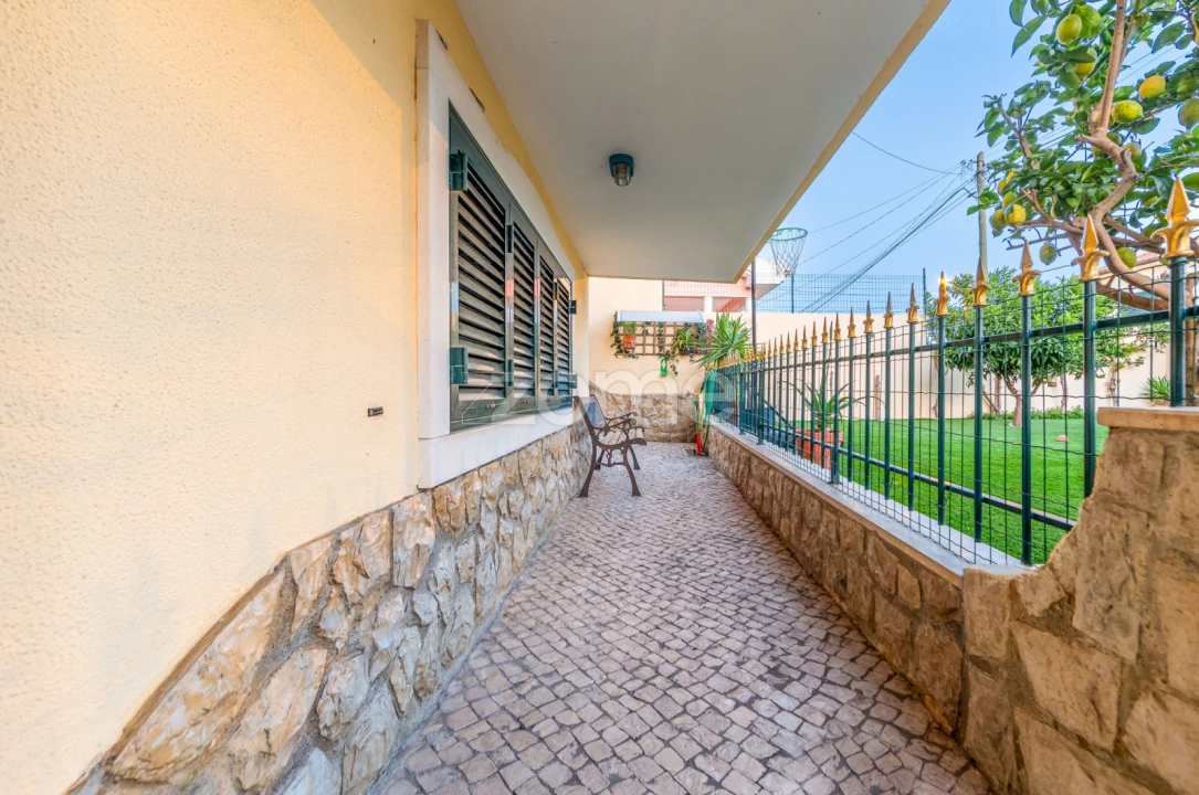 Moradia T5 para Venda em Santo António dos Cavaleiros e Frielas Foto 40