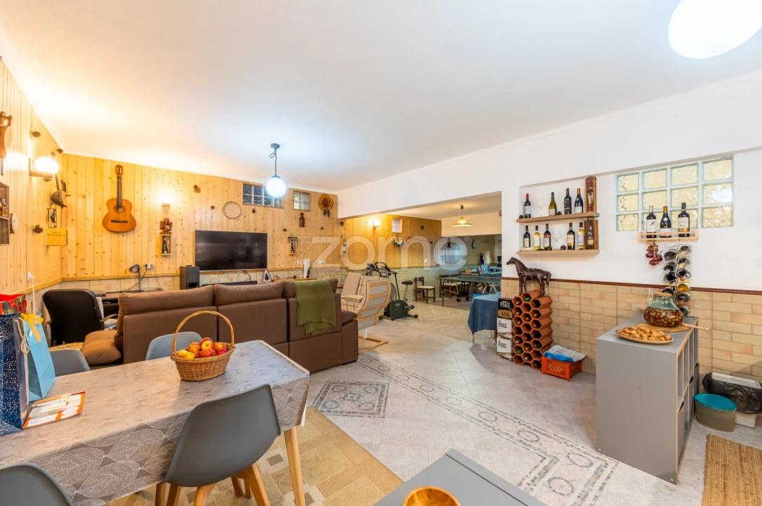 Moradia T5 para Venda em Santo António dos Cavaleiros e Frielas Foto 47