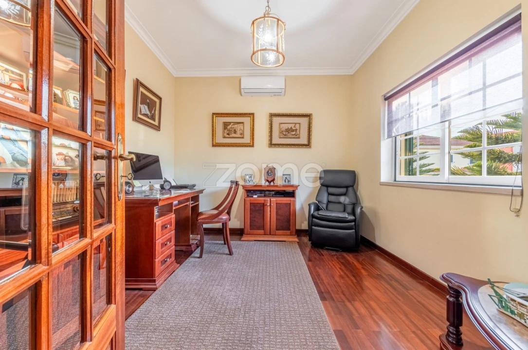 Moradia T5 para Venda em Santo António dos Cavaleiros e Frielas Foto 50