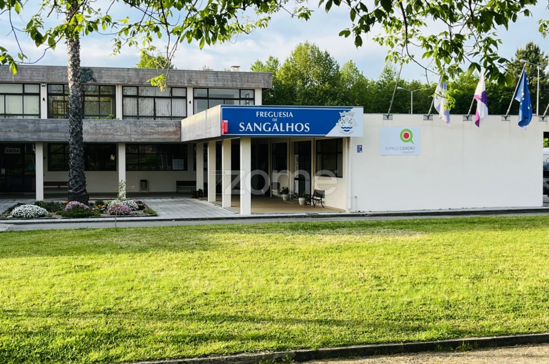 Moradia T11 para Venda em Sangalhos Foto 24