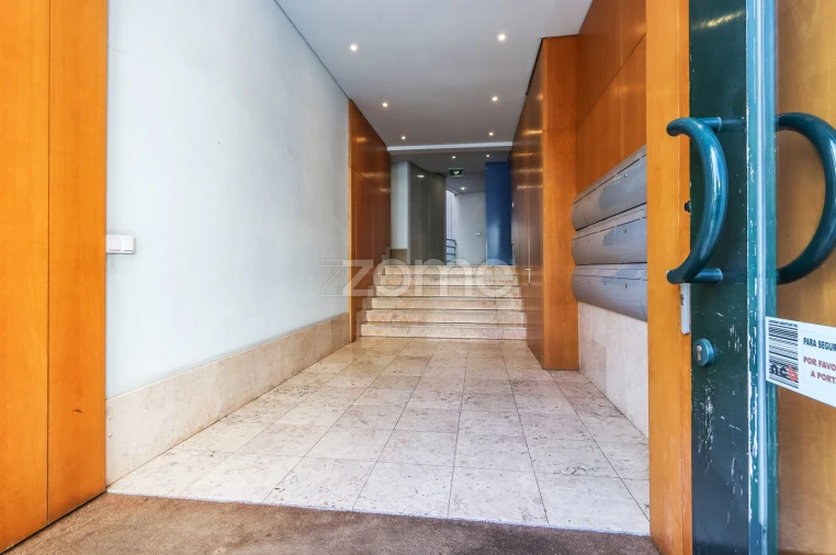 Apartamento T2 para Venda em Misericórdia Foto 4