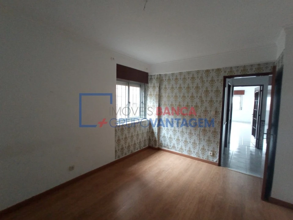 Apartamento T2 para Venda em Agualva e Mira-Sintra Foto 5