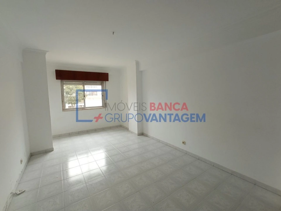 Apartamento T2 para Venda em Agualva e Mira-Sintra Foto 6