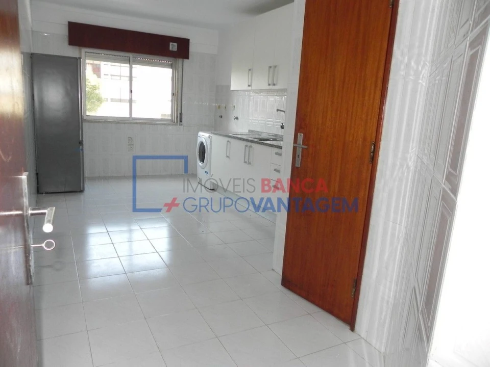 Apartamento T2 para Venda em Agualva e Mira-Sintra Foto 9