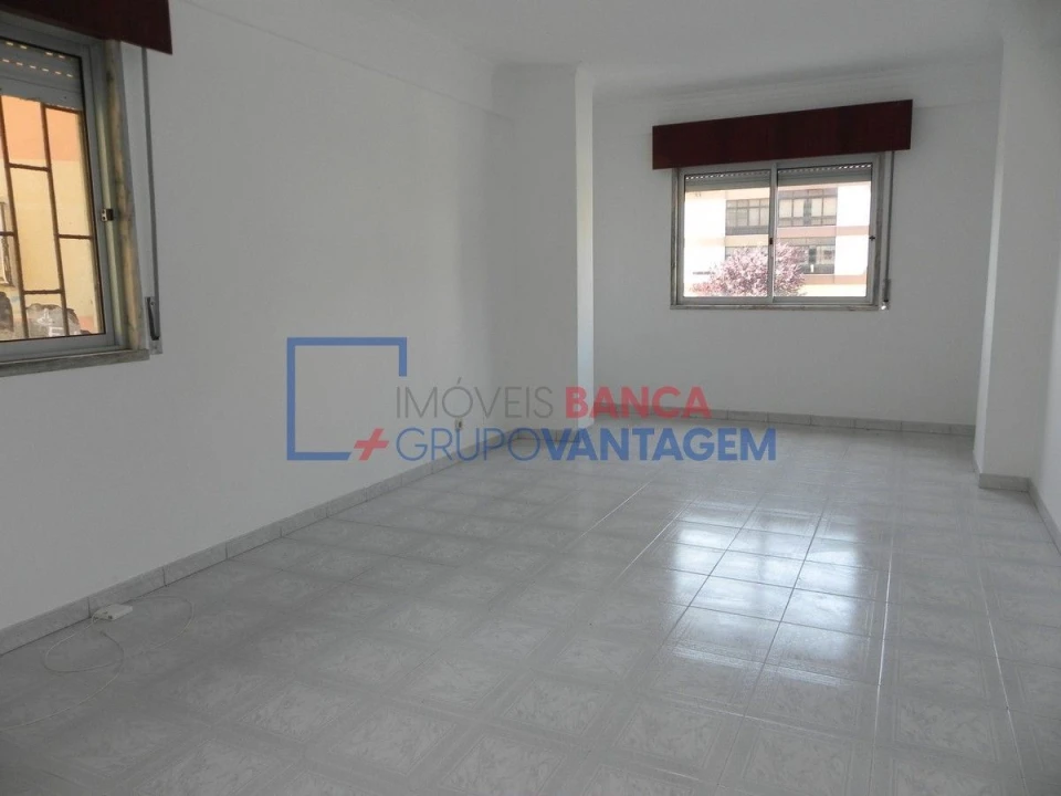 Apartamento T2 para Venda em Agualva e Mira-Sintra Foto 10