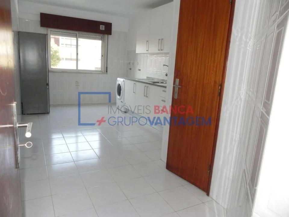 Apartamento T2 para Venda em Agualva e Mira-Sintra Foto 4