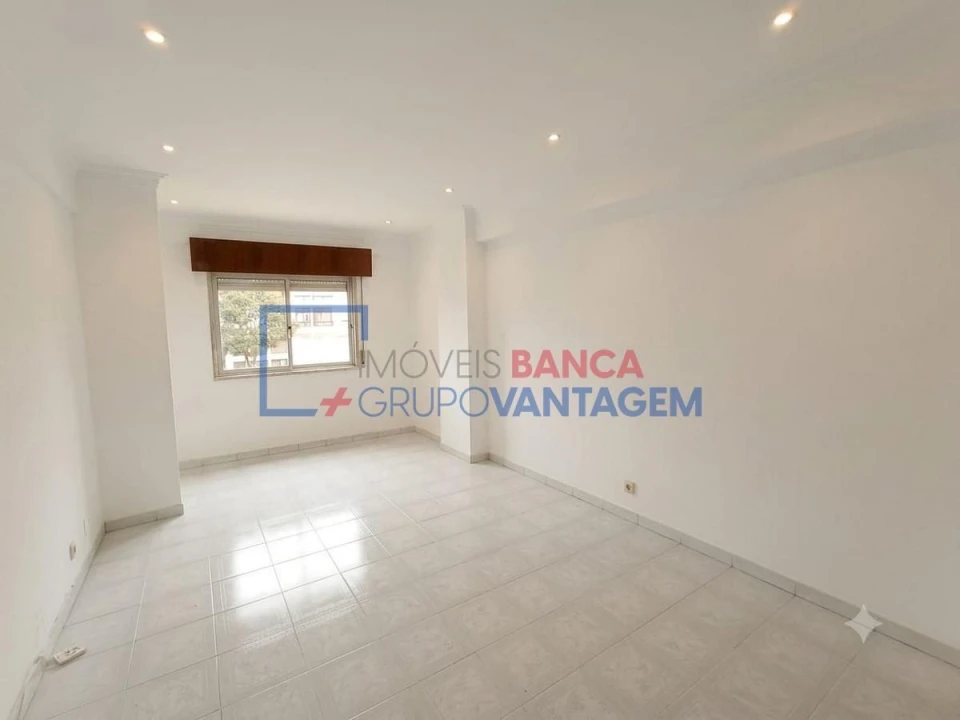 Apartamento T2 para Venda em Agualva e Mira-Sintra Foto 6