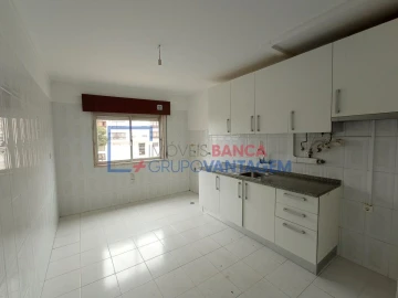 Apartamento T2 para Venda em Agualva e Mira-Sintra