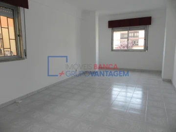 Apartamento T2 para Venda em Agualva e Mira-Sintra