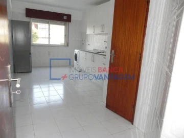Apartamento T2 para Venda em Agualva e Mira-Sintra