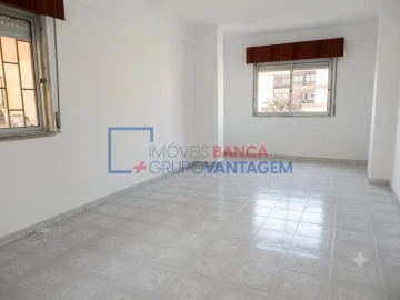 Apartamento T2 para Venda em Agualva e Mira-Sintra