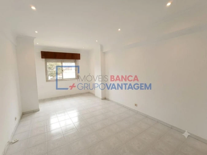 Apartamento T2 para Venda em Agualva e Mira-Sintra Foto 6