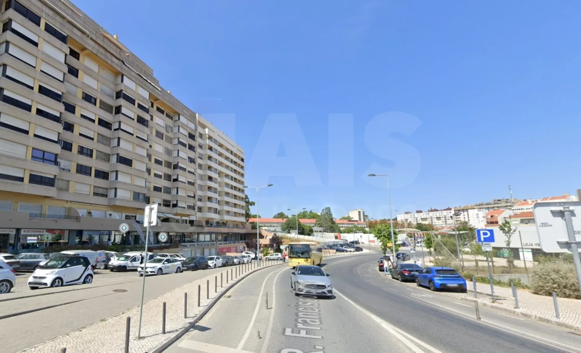 Loja para Arrendamento em Lumiar Foto 4