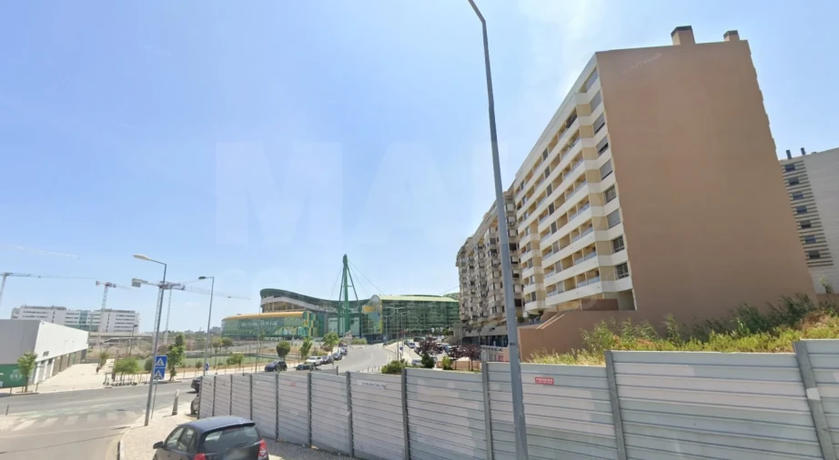 Loja para Arrendamento em Lumiar Foto 1