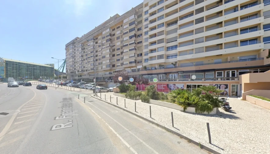 Loja para Arrendamento em Lumiar Foto 3