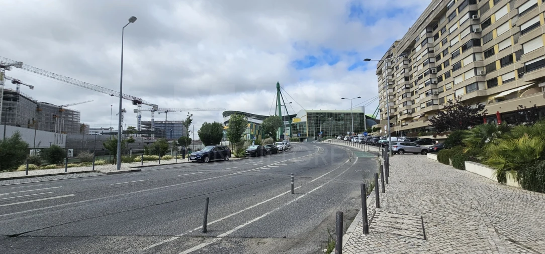 Loja para Arrendamento em Lumiar Foto 9