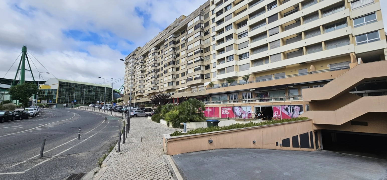 Loja para Arrendamento em Lumiar Foto 12