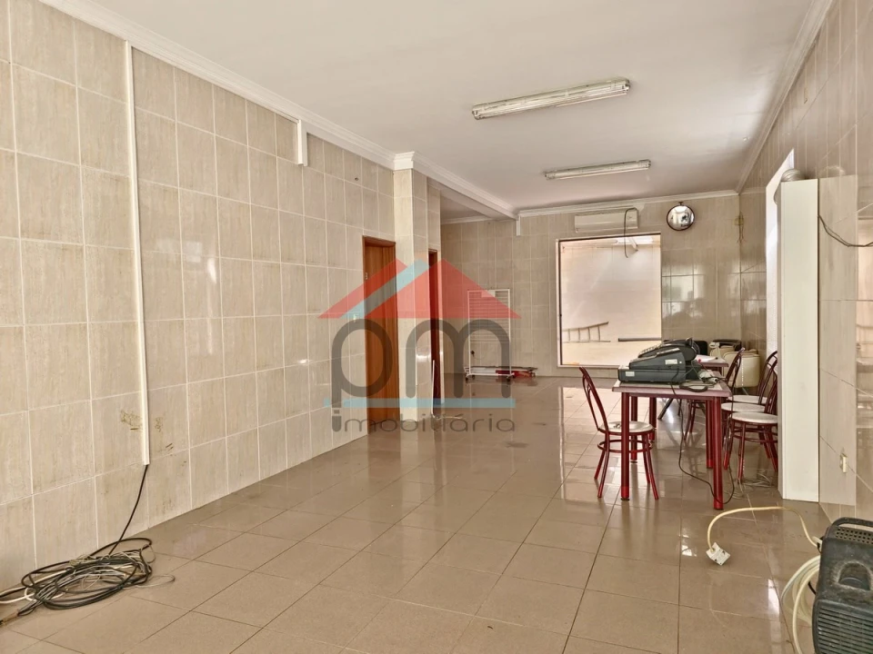 Loja para Venda em Gião Foto 1