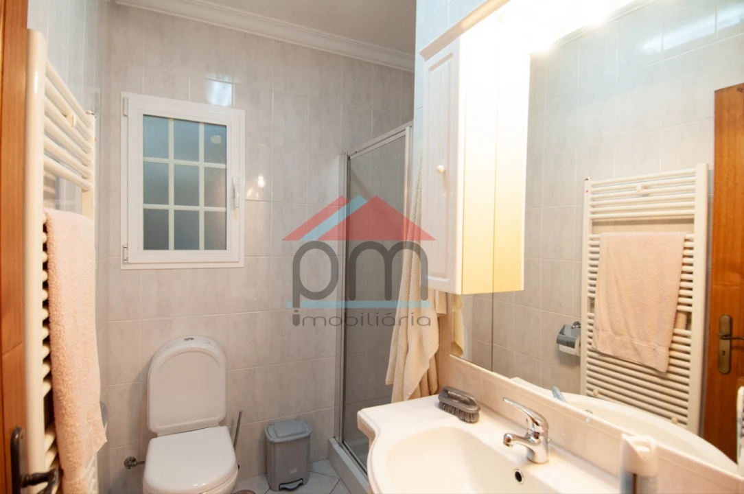 Moradia T4 para Venda em Longos Vales Foto 8