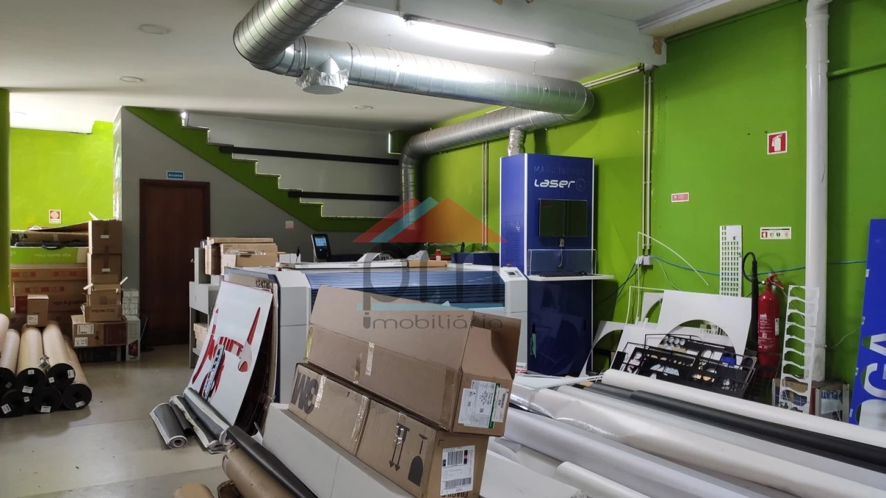 Armazém para Venda em Mazedo e Cortes Foto 2