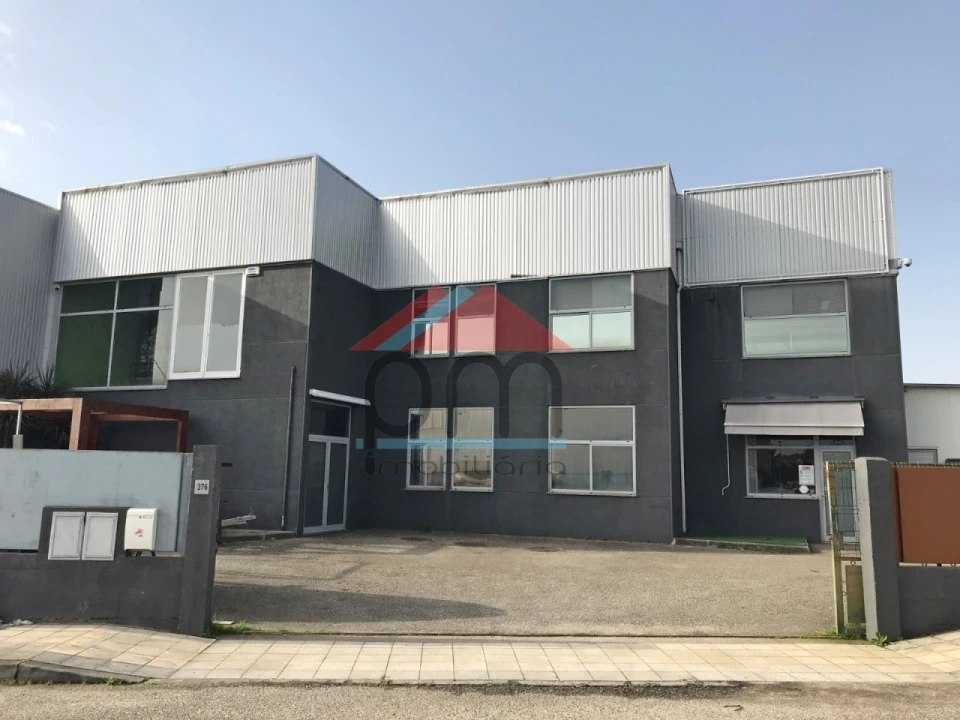 Armazém para Venda em Mazedo e Cortes Foto 1