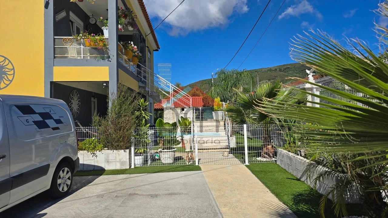Moradia T5 para Venda em Covas Foto 4