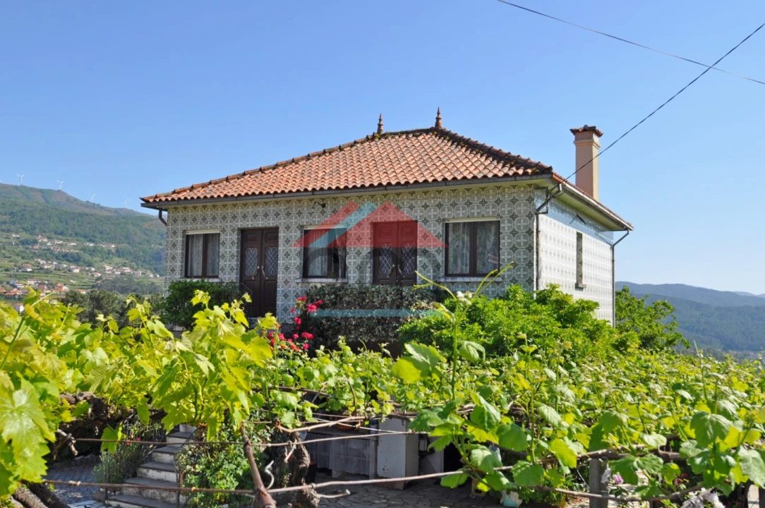 Moradia T4 para Venda em Riba de Mouro Foto 1