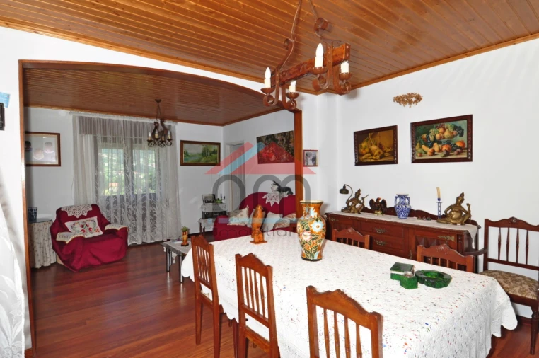 Moradia T4 para Venda em Riba de Mouro Foto 3