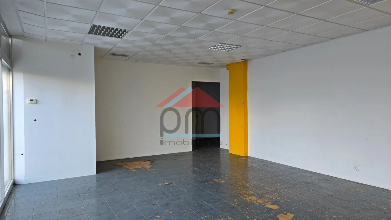 Loja para Venda em Monção e Troviscoso Foto 2