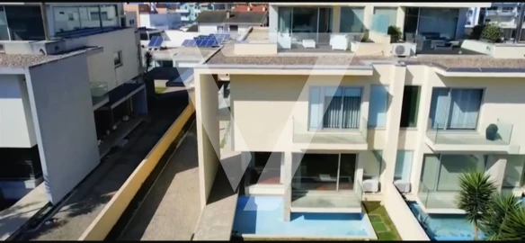 Moradia T4 para Venda em Gulpilhares e Valadares
