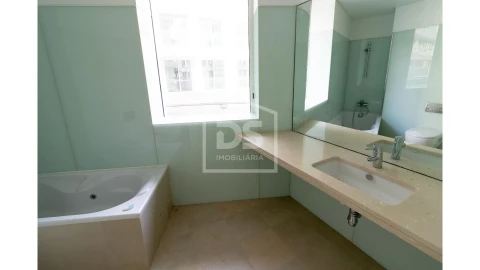 Apartamento T4 para Venda em Funchal (São Pedro)