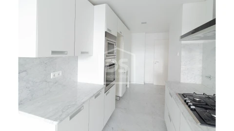 Apartamento T4 para Venda em Funchal (São Pedro)