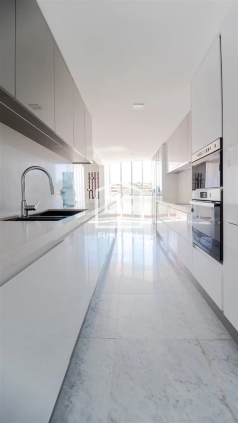 Apartamento T4 para Venda em Funchal (São Pedro)