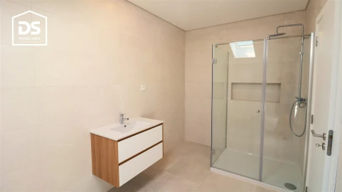 Apartamento T3 para Venda em Currelos, Papízios e Sobral