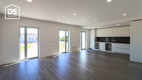 Apartamento T3 para Venda em Currelos, Papízios e Sobral