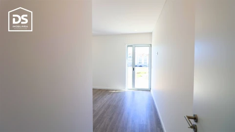 Apartamento T3 para Venda em Currelos, Papízios e Sobral