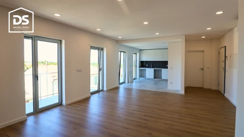 Apartamento T3 para Venda em Currelos, Papízios e Sobral